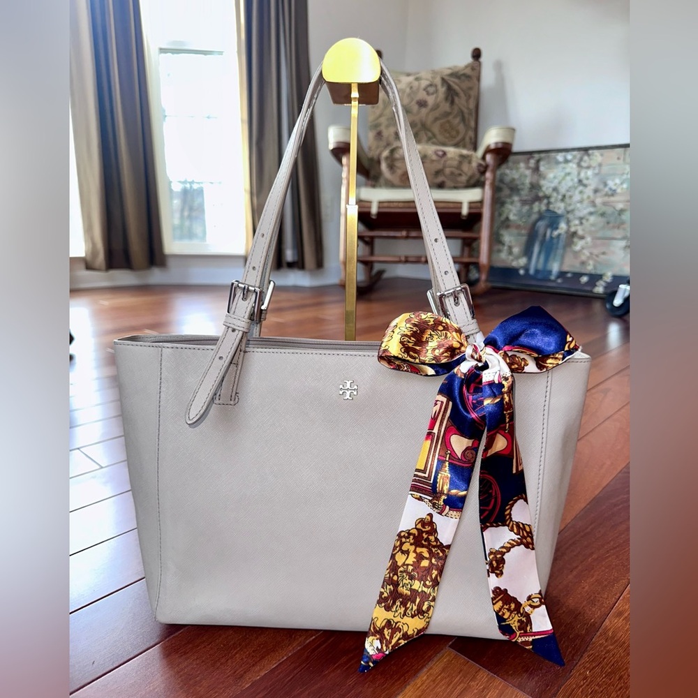 TORY BURCH Elegant Taupe Tote Bag with Accent scarf - Picture 2 of 13